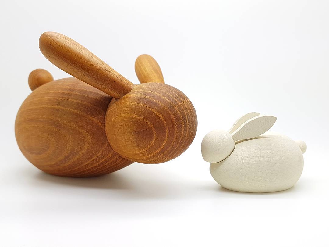 Look! It's my big brother from another mother! 🐰
#nietvoeren #larssonsträ #larssonstra #konijn #rabbit #bunny #60s #midcentury #midcenturymodern #midcenturydesign #midcenturywood #letterbak #woonaccessoires #wooddecor #wooddesign