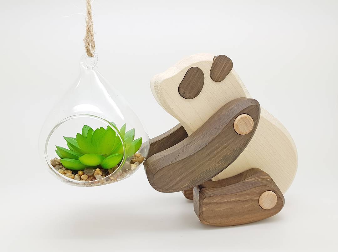 Dinner time! 🐼
#nietvoeren #bamboebeer #reuzenpanda #giantpanda #succulent #succulove #terrarium #pandasia #ouwehandsdierenpark #wooddecor #wooddesign