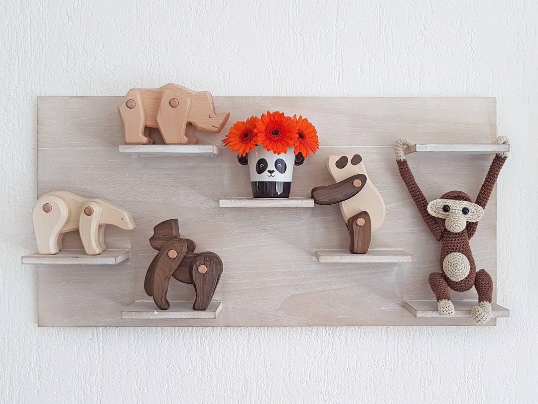 Welcome to my private zoo! 🐼🐻🦏🐵
#nietvoeren #dierentuin #shelfie #shelfiemagazine #urbanjungle #indoorjungle #pandalove #gorilla #polarbear #rhinoceros #panda #walldecor #wooddecor #kawaii #hmhome #wooninspiratie #kroezedezign