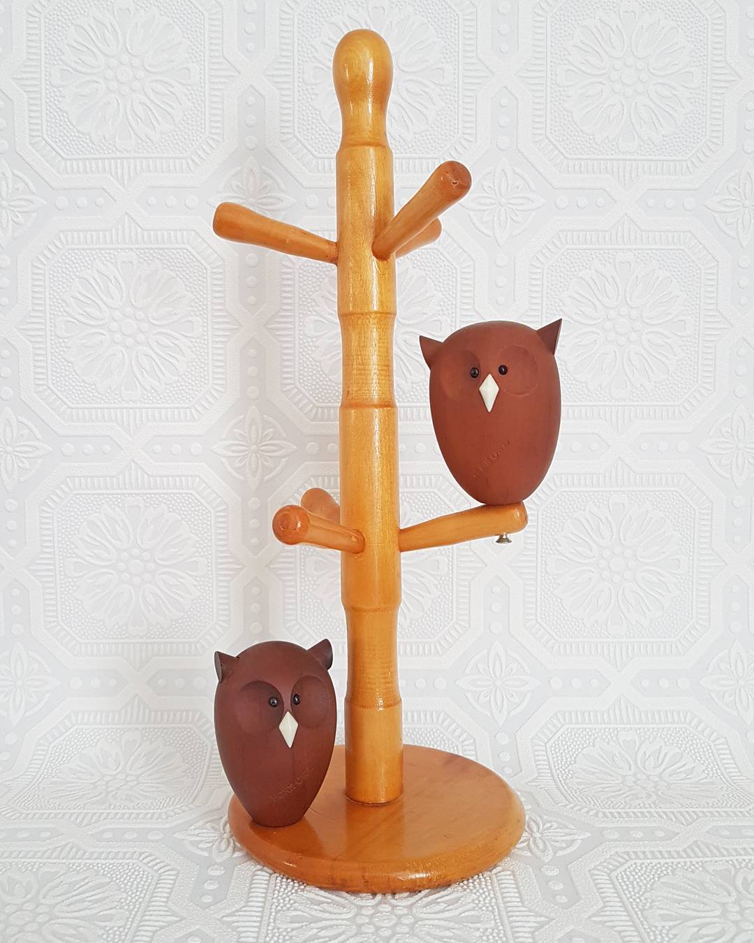 En voor straks: oogjes dicht en snaveltjes toe. Slaap lekker! 🦉
#nietvoeren #hallomeneerdeuil #uil #owl #owls #mugtree #birdphotography #birdwatching #japanesevintage #midcenturydesign #wooddecor #wooddesign #letterbak #woonaccessoires