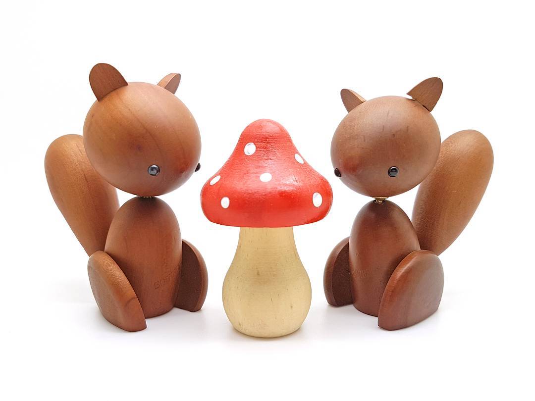 Het belooft een heerlijk herfstweekend te worden! Geniet ervan! 🍁
#nietvoeren #herfst #autumn #eekhoorn #squirrel #paddestoel #mushroom #japanesevintage #wooddesign #wooddecor #chipanddale #chipmunks #rodents #herfsttafereel #woonaccessoires #homedecoration