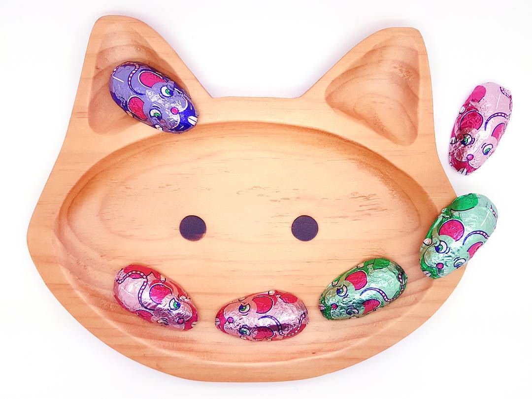 Look who are back in town! 🐁
#5december #kikkersenmuizen #muizen #mice #mousepad #sinterklaas #candy #sweet #kiespijn #woodenplates #wandbord #kinderservies #hellokitty