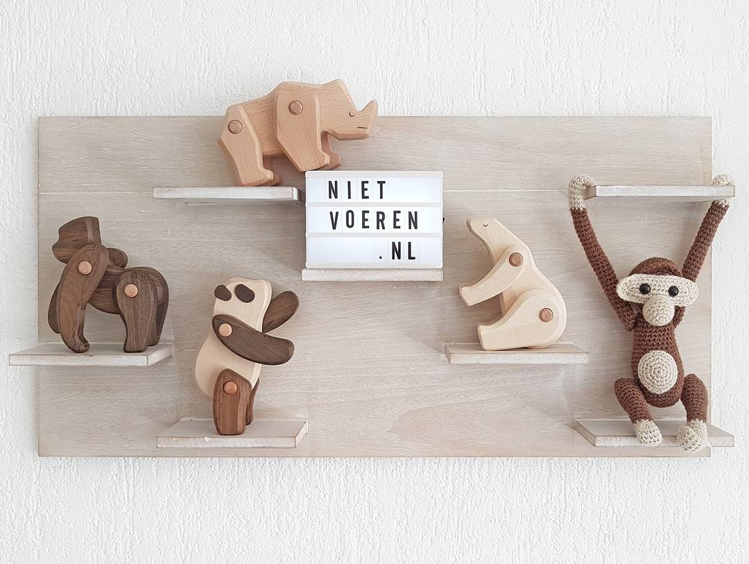 En wat vinden jullie van m'n nieuwe lichtreclame...? 💡
#nietvoeren #lightbox #shelfie #dierentuin #urbanzoo #panda #pandalove #gorilla #polarbear #winterklaas #rhinoceros #walldecor #wooddecor #homedecor #wanddecoratie #woonaccessoires #wooninspiratie  #kroezedezign