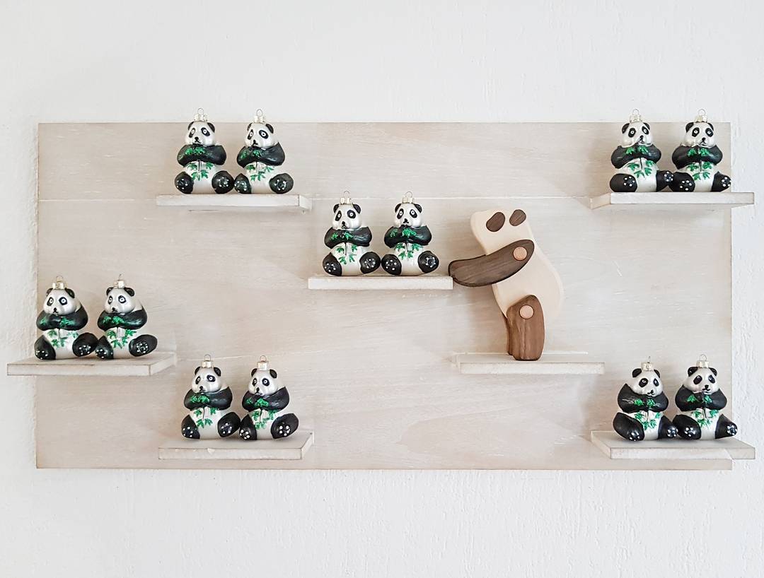 Kerstinkopen gedaan bij @hemanederland met @alice.kragt.5 en @marciaclifford! 🎄
En mijn man maar roepen: ho ho ho maar! 😆
#kerstbijnietvoeren #hema #zwartwittekerst #kerst2017 #christmas2017 #christmasornaments #kerstballen #pandalove #pandamania #pandasia #panda #kawaii #urbanzoo #wandbord #shelfie #hohoho