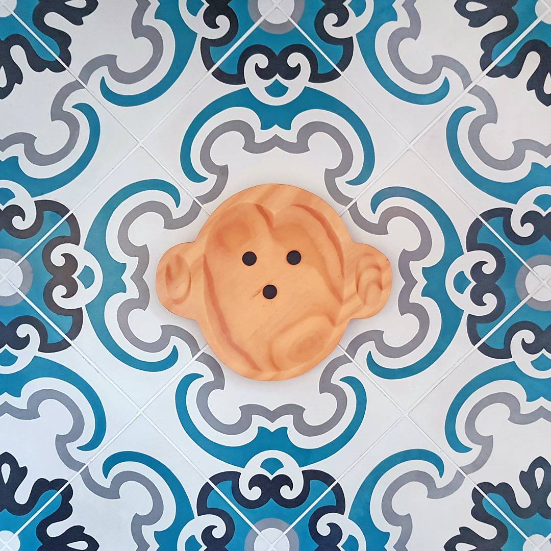 Vandaag de badkamer schoongemaakt... je kunt er weer van de vloer eten! 🙊
#nietvoeren #designtegels #vloertegels #tegelvloer #floortiles #tegels #tiles #badkamer #bathroom #aap #monkey #woodenplates #wooddecoration #wandbord #kawaii