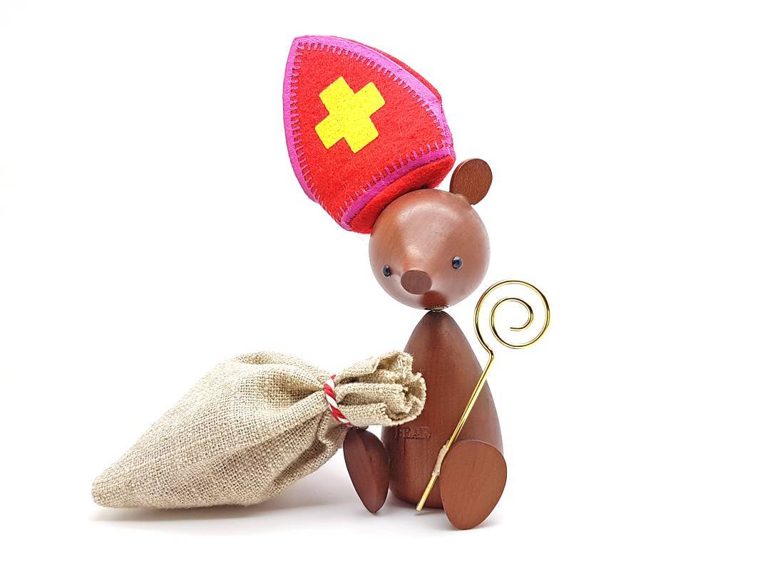 Let's hit the road! 🎁

#sinterklaas #sinterklaas2017 #5december #pakjesavond #presents #dutchtradition #mijter #staf #madeinjapan #kawaii #senshukai #beer #bear #wooddesign #wooddecoration #woonaccessoires #homeaccessories