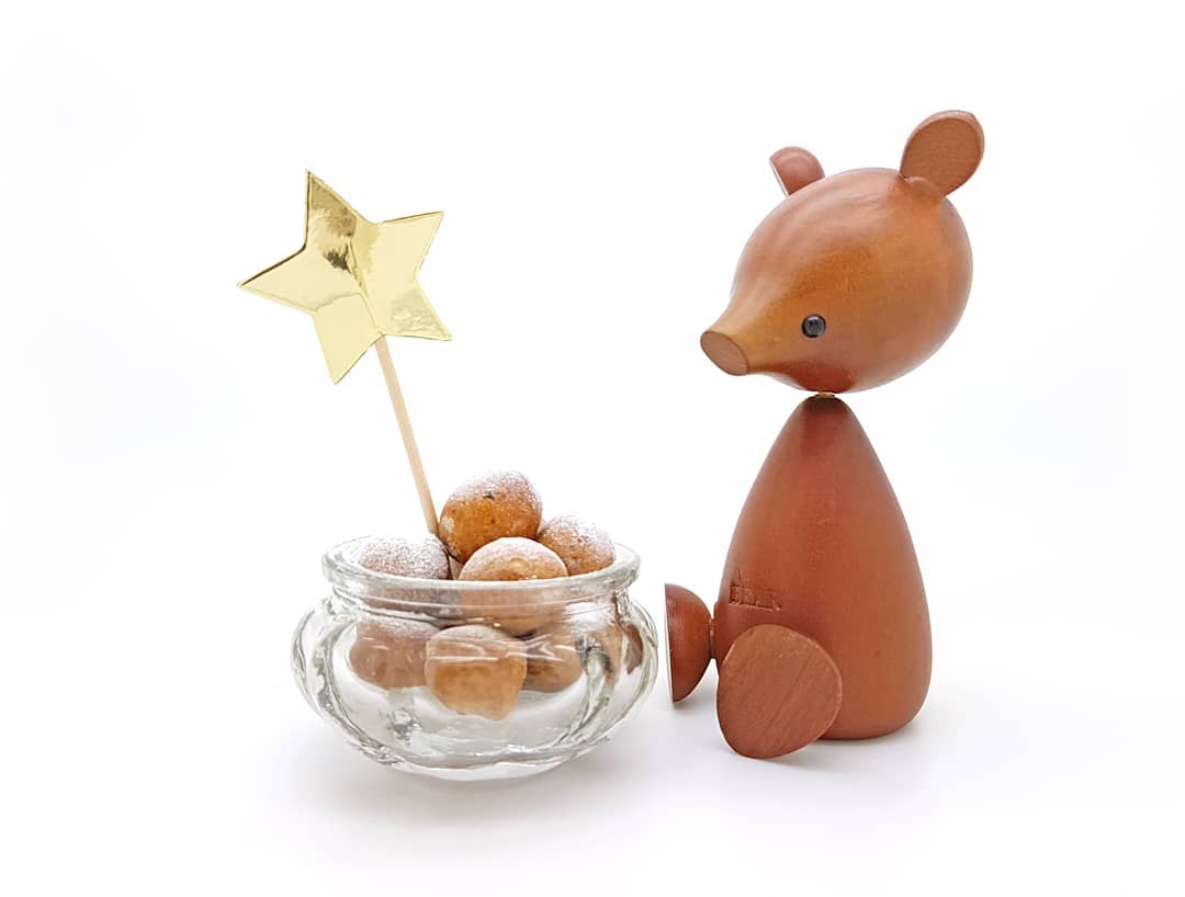 Iedereen een hele gezellige oudejaarsavond gewenst en tot ziens in 2018!
HAPPY NEW YEAR! 🍾🥂
#oliebollen #2018 #jaarwisseling #oudjaar #oudejaarsavond #newyearseve #gelukkignieuwjaar #happynewyear #bonneannée #frohesneuesjahr #godtnytår