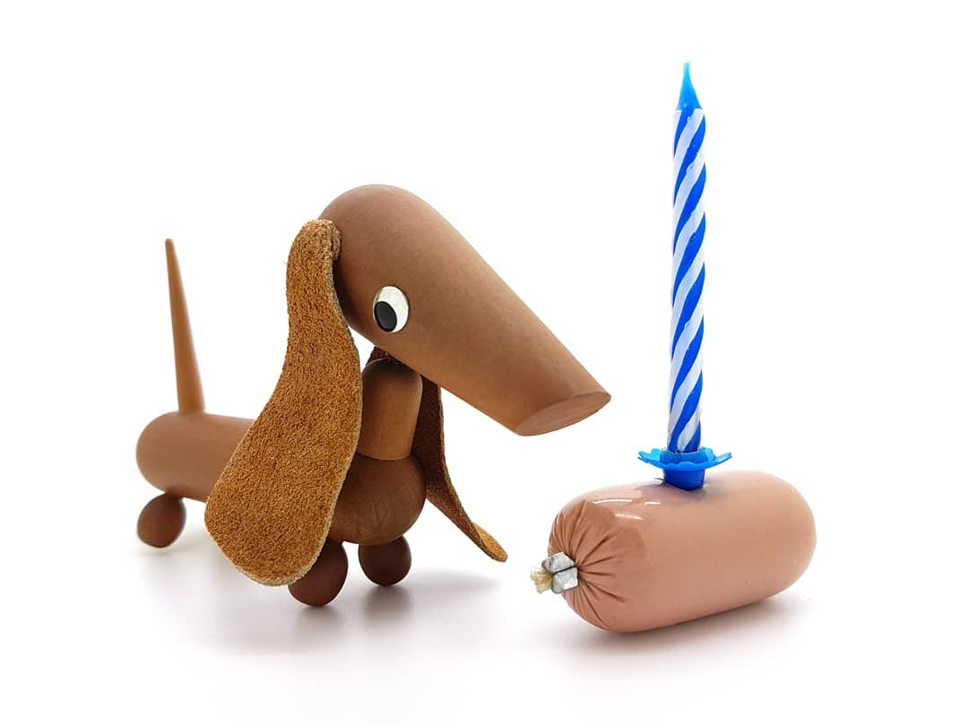 Hiep hiep hoera! Hengelo's most adorable instadoggy is turning ONE today! Happy birthday @makitheborderterrier! 🐕 I'm sure your mommy @marciaclifford will shower you with cuddles and treats, like she does every day! 💕
#happybirthday #maki #birthdaydog #birthdaycake #hoera #gefeliciteerd #btposse #teckel #dachshund #sausagedog #instadoggy #instadog #nietvoeren