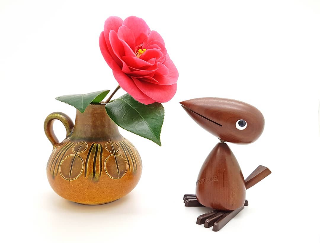 Houten spechtje uit Japan, Japanse roos uit eigen tuin! Enjoy your weekend! 💕
#camelliajaponica #camellia #camelia #spring #lente #specht #woodpecker #birdphotography #japanesevintage #vintage #kawaii #woodwork #woodart #kleinwoongeluk #nietvoeren