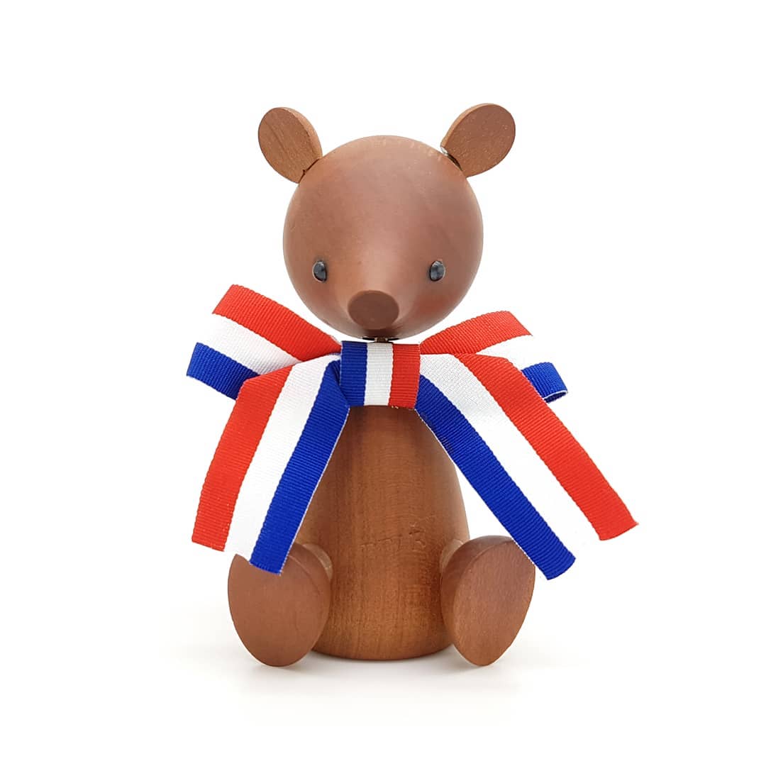 Vrije interpretatie van het vlagprotocol! 🇳🇱
#koningsdag #kingsday #27april #verjaardag #roodwitblauw #redwhiteandblue #oranjeboven #holland #thenetherlands #feestdag #holiday #driewerfhoezee #hemanederland #hema