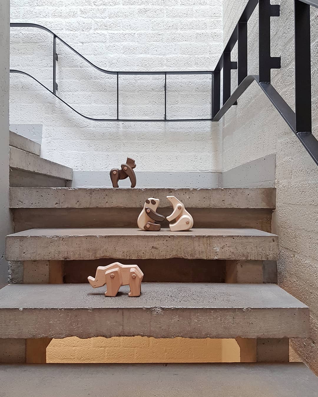 🐾
#cubicus #universiteittwente #universityoftwente #utwente #staircase #justanotherdayattheoffice #concretejungle #urbanjungle #urbanzoo #endangeredspecies #wildlife #giantpanda #reuzenpanda #polarbear #ijsbeer #rhinoceros #neushoorn #gorilla #dierentuin #nietvoeren