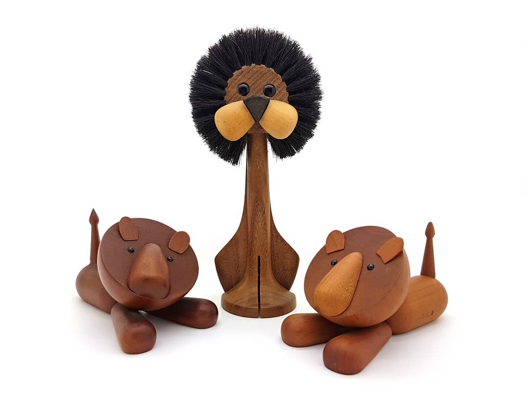 Is a group shot of big cats okay on Caturday...? 🦁
#caturday #groupshot #leeuw #lion #löwe #leo #bigcat #safari #urbanjungle #urbanzoo #lauridslønborg #danishdesign #danskdesign #midcentury #midcenturymodern #smuktbrugt #japanesedesign #teakwood #wooddecoration #nietvoeren