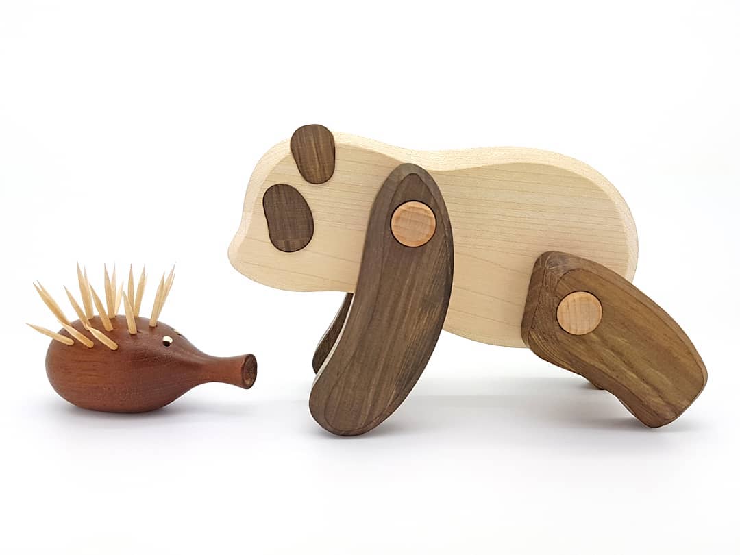 Good morning! You're looking pretty sharp today! 🦔

I believe this tiny hedgehog toothpick holder from the sixties will make a great entry to #treasure_tuesday and #dienstagsschätze 
Do you agree? @cozyday 
#egel #hedgehog #hedgie #hedgehogsofinstagram #porcupine #stekelvarken #toothpickholder #toothpick #60s #sixties #lookingsharp #ouwehandsdierenpark #urbanzoo #reuzenpanda #giantpanda #pandalove #instapanda #interiordetails #homeaccessories #marktplaatsvondst #nietvoeren