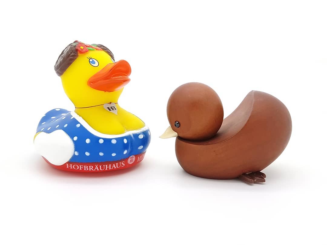 Hey buddy, my eyes are up here! ⤴️
#oktoberfest #oktoberfest2018 #hofbraeuhaus #muenchen #munich #wiesn #dirndl #prosit #prost #rubberduck #duck #ducklingsofinstagram #yellowduck #badeend #decollete #homedetails #homedecor #homeaccessories #woonaccessoires