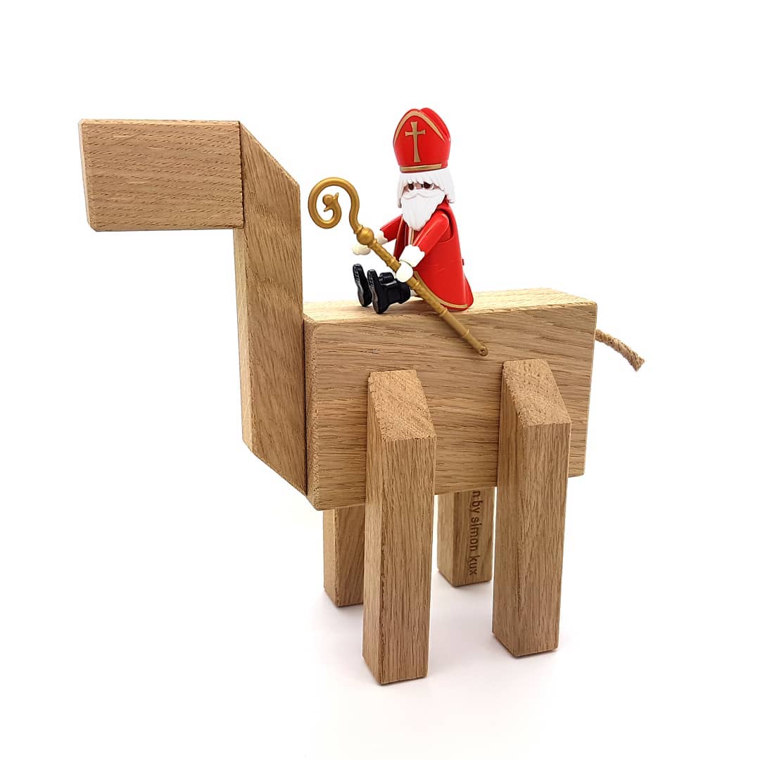 Business as usual! 🎁
#sinterklaas #5december #sint #santaclaus #amerigo #intocht #schoenzetten #dutchtradition #holidayseason #playmobil #cadeautip #kubi #holztier #germandesign #wooddesign #wooddecor #wooddecoration #homedecor #homeaccessories #interiordetails