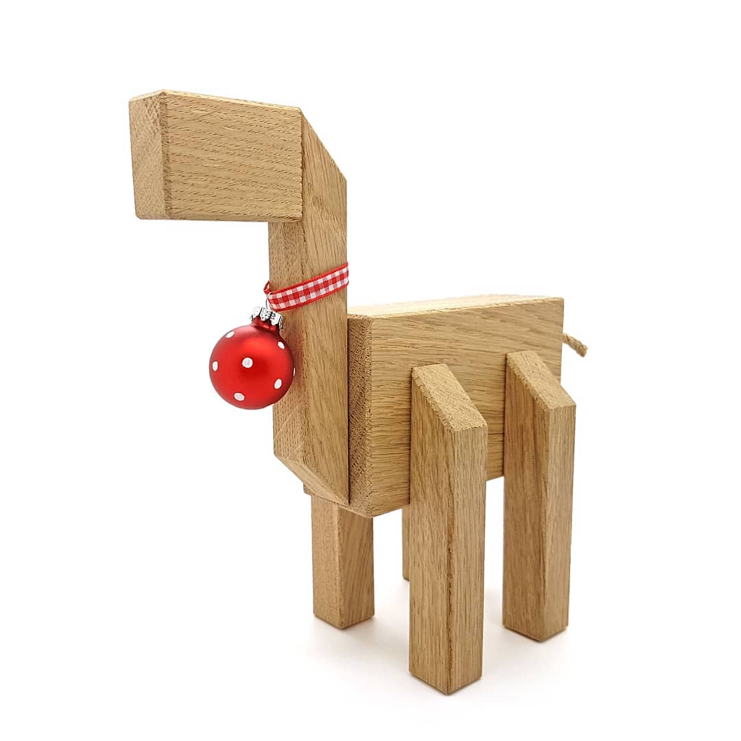 KUBI, the Christmas edition!🎄
#kubi #simonkux #germandesign #holztier #minimalisticdesign #minimalism #lessismore #vrolijkkerstfeest #merrychristmas #merryxmas #froheweihnachten #kerstmiddag #kerstavond #heiligabend #christmaseve #christmasoutfit #partyoutfit #alldressedup #fashionista