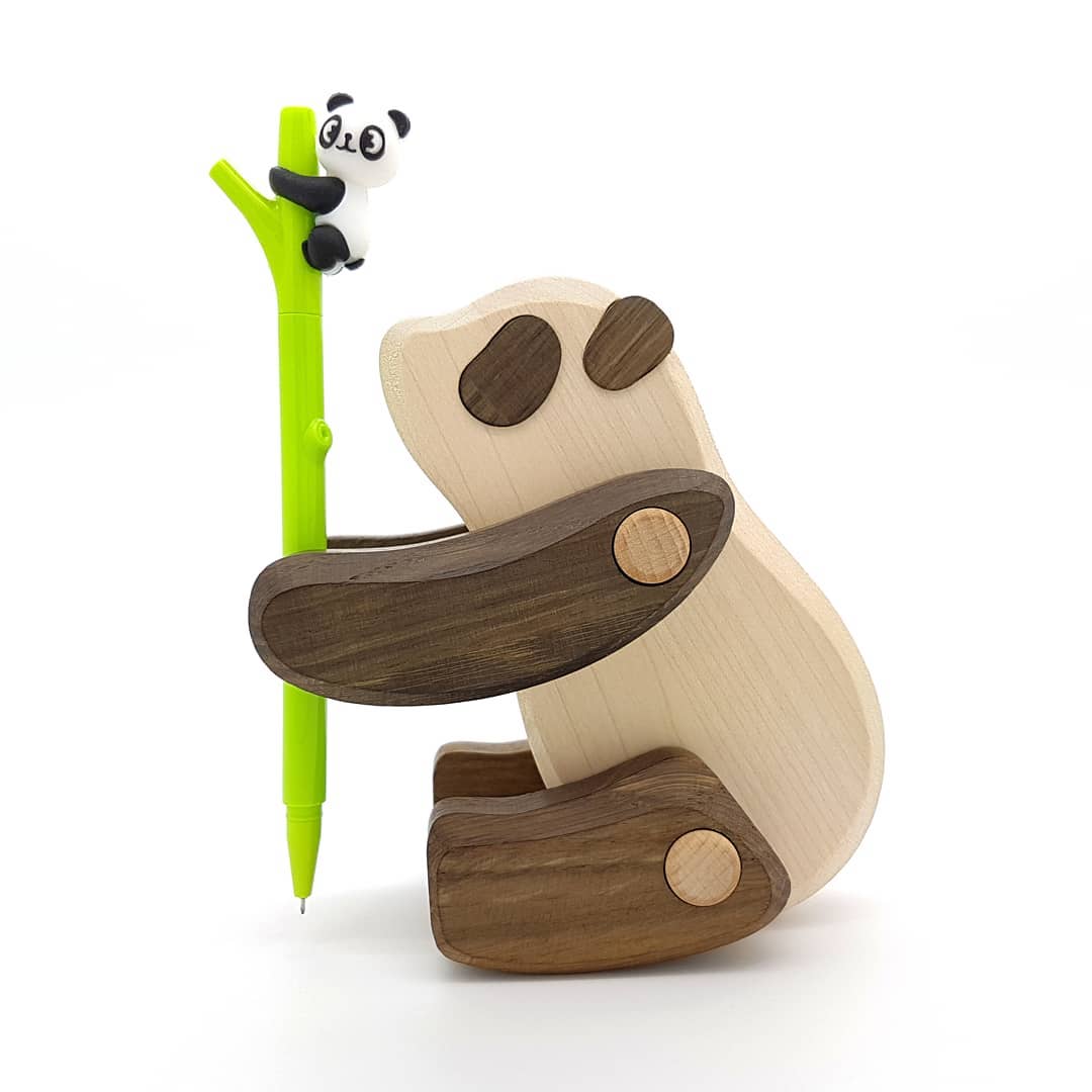 Het opleuken van je interieur met houten diertjes is van alle tijden. Linda van @thathomepage schreef er een blog over, inclusief kortingscodes en winactie! 🐼 Link in bio➡️ @thathomepage 
#blogpost #houtendieren #woodenanimals #wooddecor #wooddesign #woodlove #woondecoratie #woonaccessoires #homedecor #homeaccessories #instadecor #naturaldecor #interiordetails #indoorzoo #panda #reuzenpanda #giantpanda #pandapower #musthave #xingya #wuwen #wuwin #nietvoeren