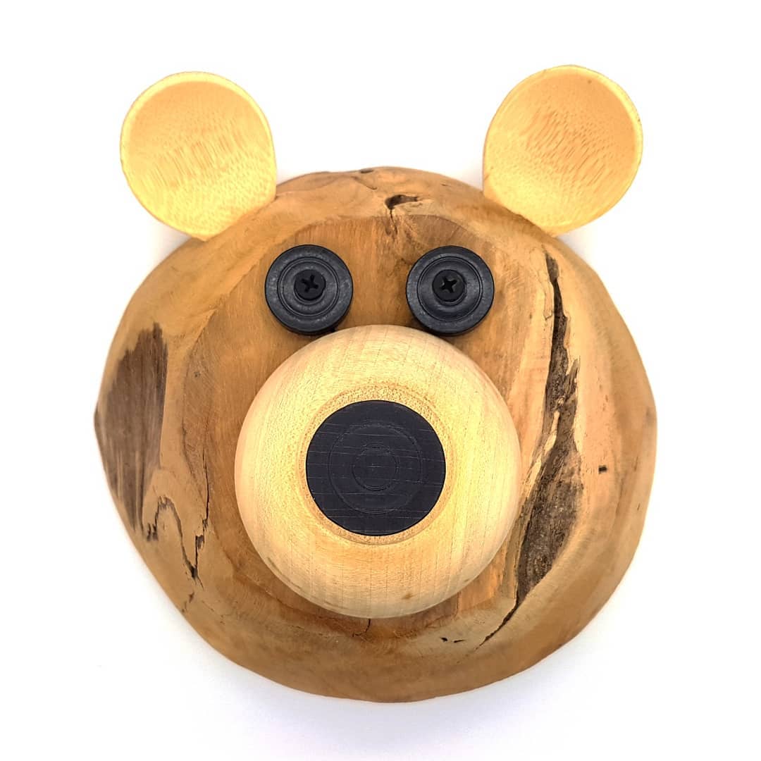 Another recyclebear, made out of thrifted finds! 🛠

#kreatiefmetkringloop #kringloopvondst #kringloopkunst #thriftshop #thriftfinds #thrifted #junkart #recycleart #upcycleart #upcycling #circulair #muurfiguur #trofee #trophy #trophee #walldecor #wooddecor #wooddesign #woodlove #woodenanimal #instacraft #handmade #homemade