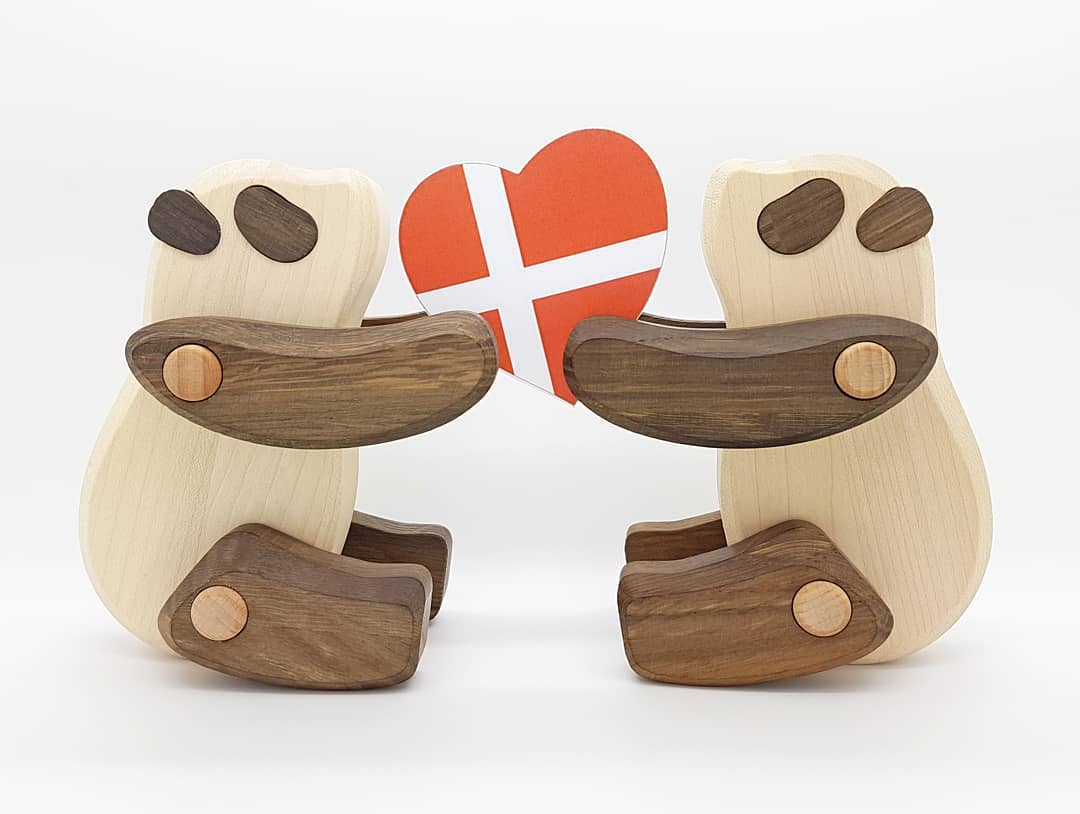 @copenhagenzoo Congratulations on today's arrival of Mao Sun and Xing Er! 🐼🐼🌿
#zoologiskhave #copenhagenzoo #pandahouse #bjarkeingels #storpanda #giantpanda #reuzenpanda #pandamania #pandalove #pandapower #instapanda #maosun #xinger #chengdu #wuwen #xingya #pandadiplomacy