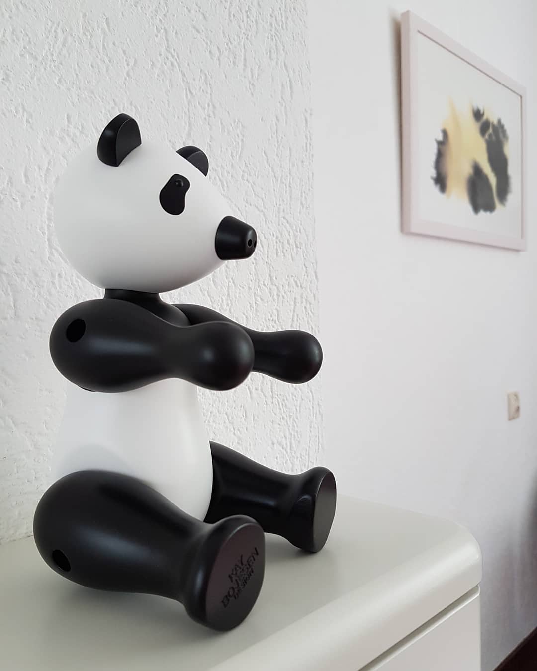 Wonderful souvenir from Copenhagen! 🐼💕
#kaybojesen #kaybojesenpanda #danskdesign #danishdesign #boligindretning #boliginspiration #wooddesign #wooddecor #wonderfulcopenhagen #copenhagenzoo #zoologiskhave #pandashop #pandalove #instapanda #souvenir #reuzenpanda #giantpanda #wwf #maosun #xinger #wuwen #xingya #ropvanmierlo #kostwathebjeookwat
