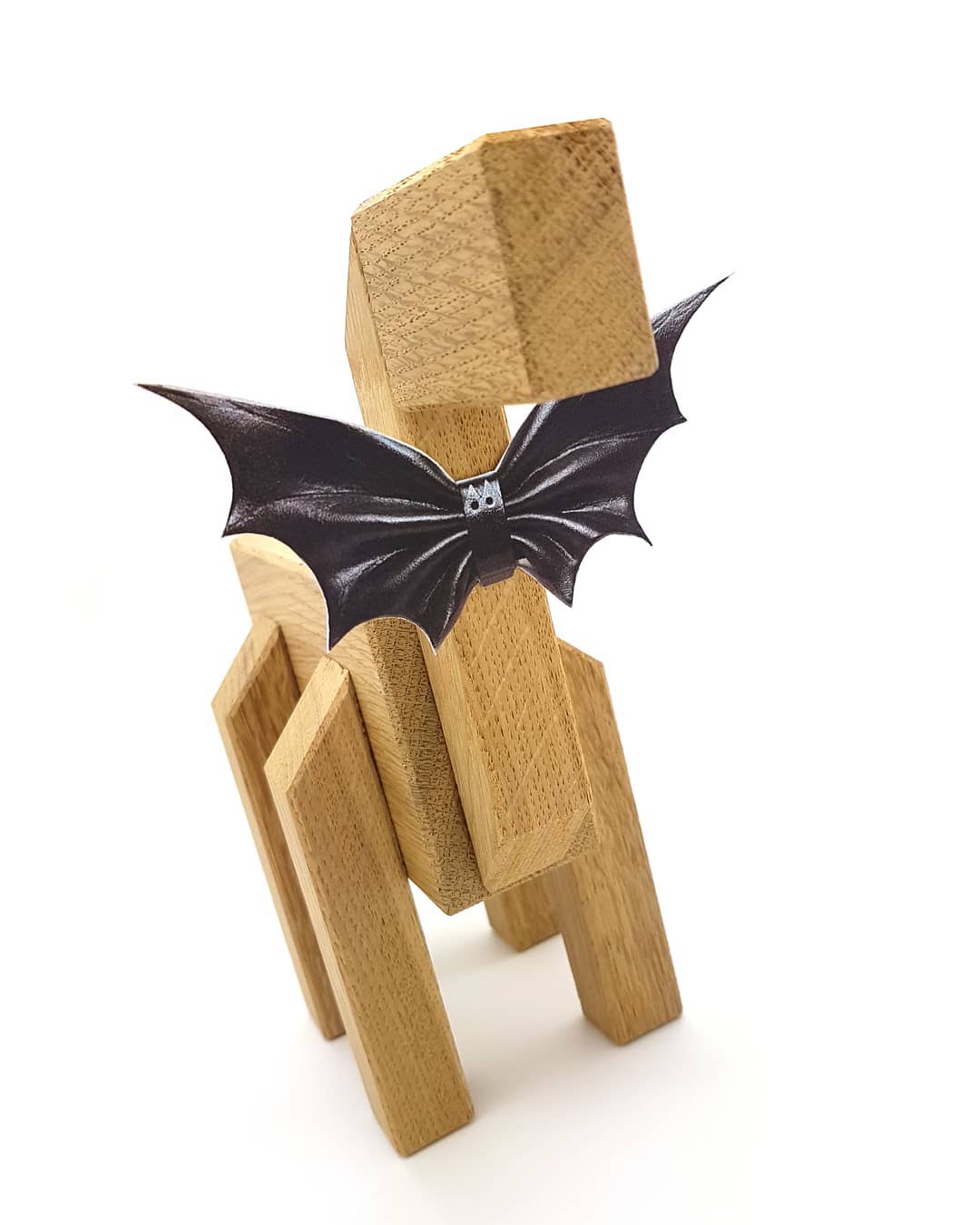 Today's dress code: scary chic! 🦇
#happyhalloween #halloween #october31 #trickortreat #halloweencostume #dresscode #scary #chic #bowtie #bat #vleermuis #kubi #simonkux #germandesign #woodsculpture #woodlovers #wooddesign #wooddecor
