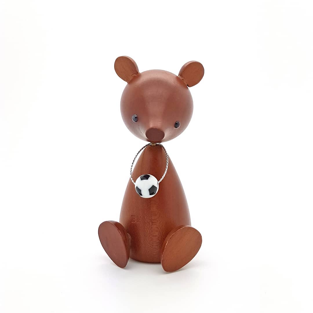 Tonight's dress code: sporty chic ⚽️
#ek #ekvoetbal #voetbal #uefa #euro2020 #soccer #fotbal #nederlandtsjechië #cesko #budapest #hungary #achtstefinale #huphollandhup #wijzijnoranje #oranjefan #voetbalfan #fan #fancy #necklace #dresscode #sporty #chic #schick #naarhuis #nietvoeren