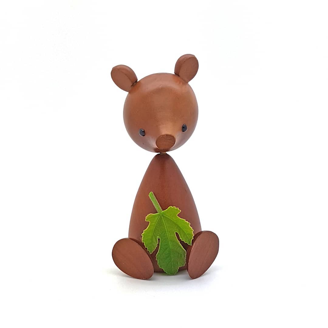 In the backyard of the house we've recently moved into, grows a giant fig tree with fig leaves in all shapes and sizes. So from now on we will never run out of clean undies again! 🌿

#figtree #figleaf #adam #eve #vegan #veganclothing #veganlifestyle #veganlove #veganlife #vijgenboom #vijgenblad #feigenbaum #leafdesign #plantdecor #mygarden #backyard #deldenerbroek #ambtdelden #hofvantwente #wijzijnhofvantwente #twente #sizedoesntmatter #nietvoeren