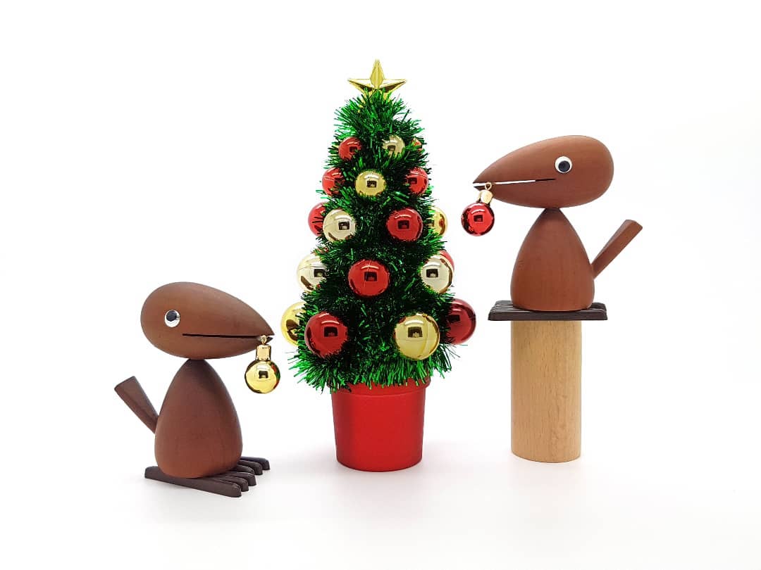 Weekend goals: 🌲-->🎄
#kerstboom #optuigen #itsabouttime #hohoho #christmas2021 #xmas #kitschmas #christmastree #christmasdecor #weekendgoals #kerstbijnietvoeren