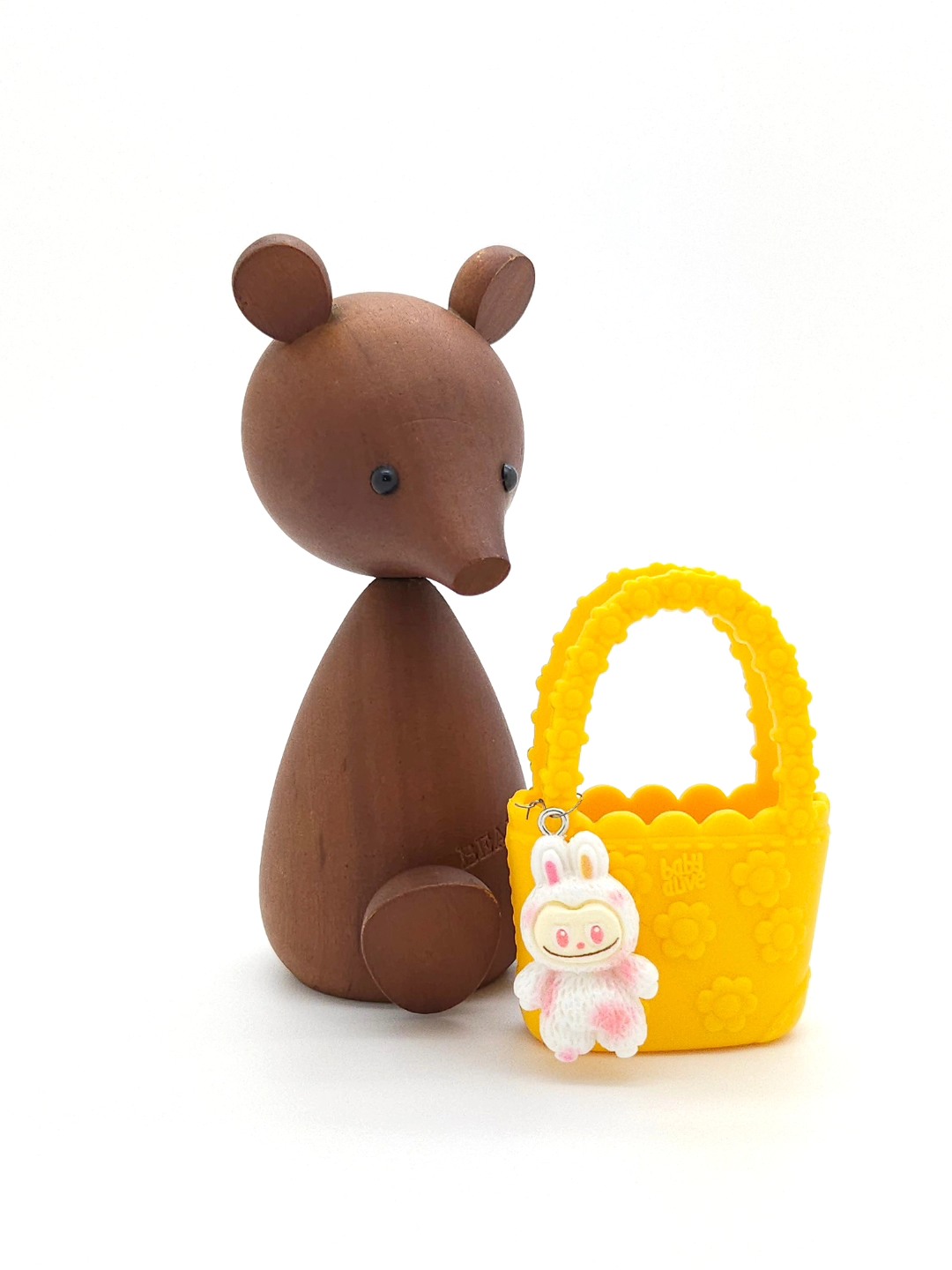 Just keeping up with the trends! 

#labubu #labubulove #bagcharm #fashionista #trendalert #tinybuttrendy #bearwithstyle #ootd #kawaii #houtcouture #nietvoeren